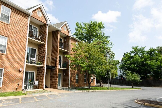 Building Photo - 2111 Jefferson Park Ave