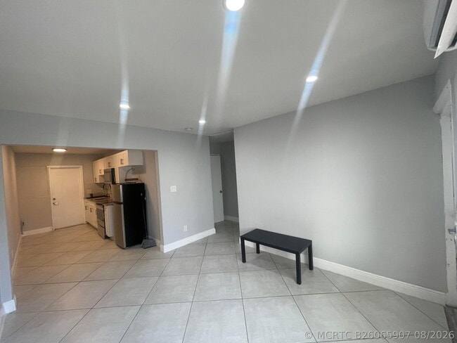Building Photo - 841 NW 5th Ave Unit 3
