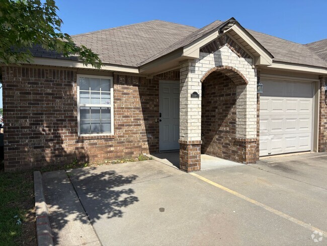 Building Photo - Modern 3-Bed, 2-Bath Duplex with Garage in... Unit 3308 SW Victoria Pl Apt 2