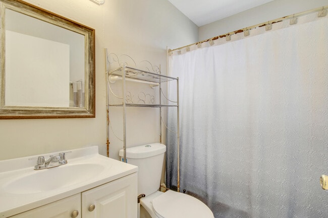 1325 W 32nd St