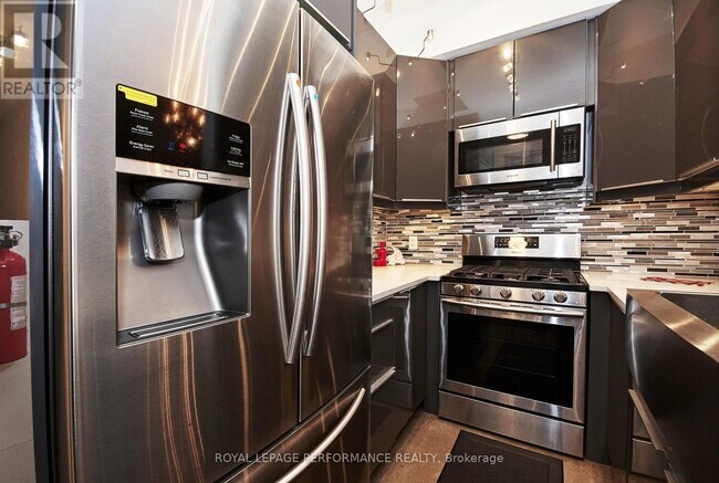 Photo - UNIT B - 82 THIRD AVENUE