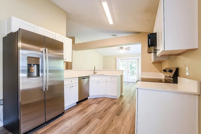 Photo - 3277 Bellingham Dr