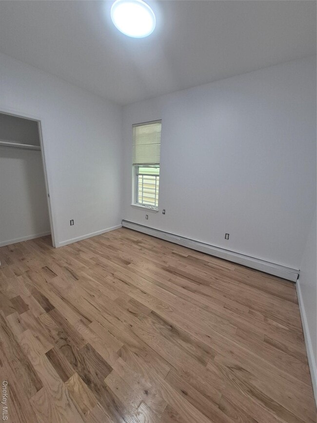 Photo - 829 E 226th St