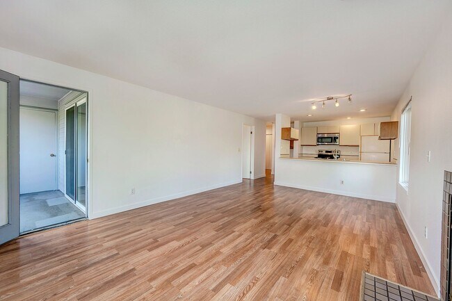 Photo - 2 bed 1.75 bath Apartment in Seattle