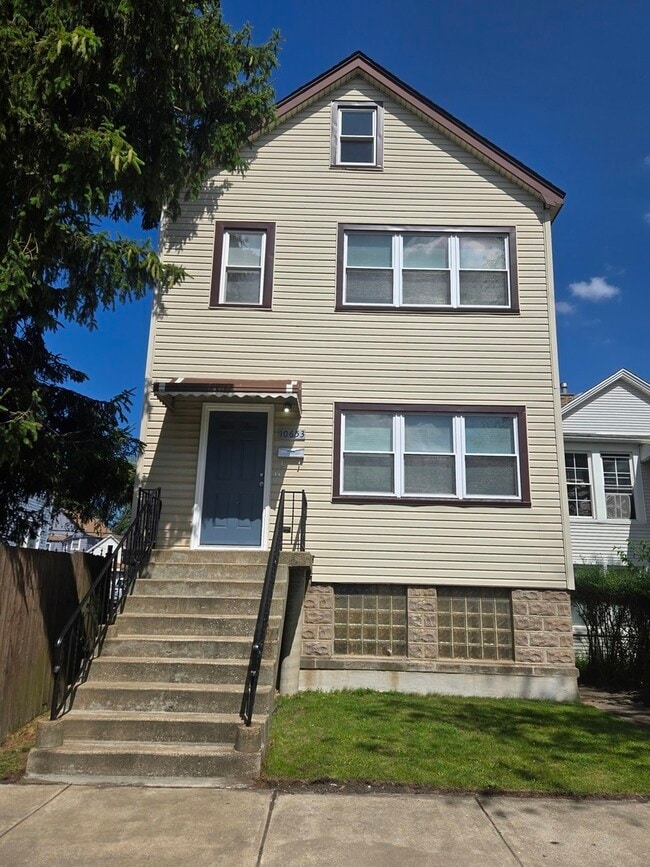 Photo - 10653 S Mackinaw Ave Casa