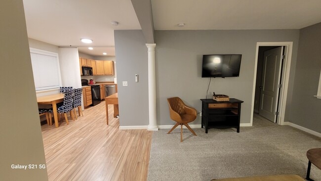 Building Photo - 3413 Elwood Dr W