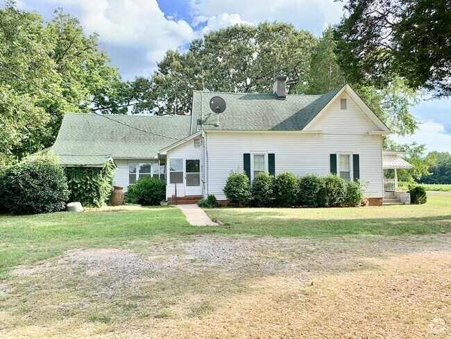 Building Photo - 3 Bedroom Rental
