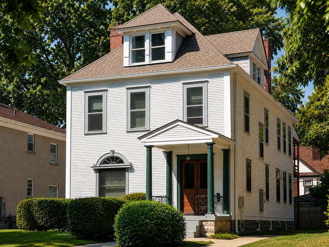 Building Photo - 2063 Sherwood Ave Unit 2063-2