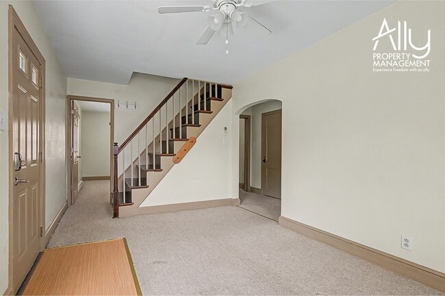 Photo - 2550 Woodland Dr