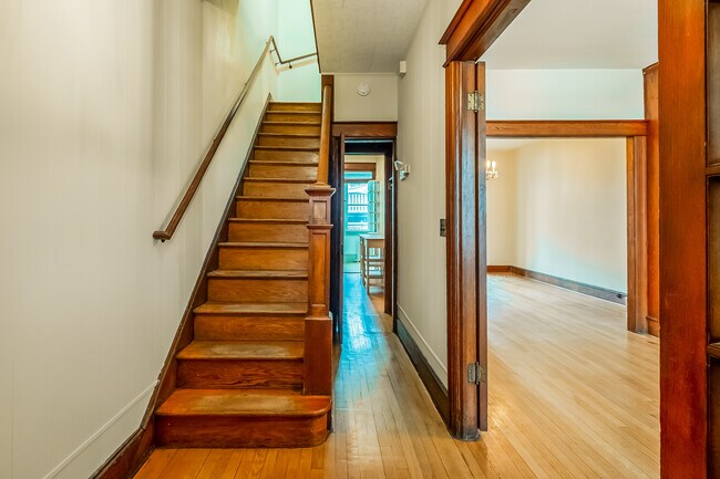 Photo - 1236 Oates St NE