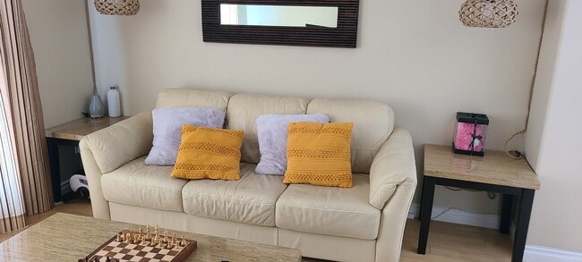 Photo - 291 Lancaster Ter NW Unité 2-Bed