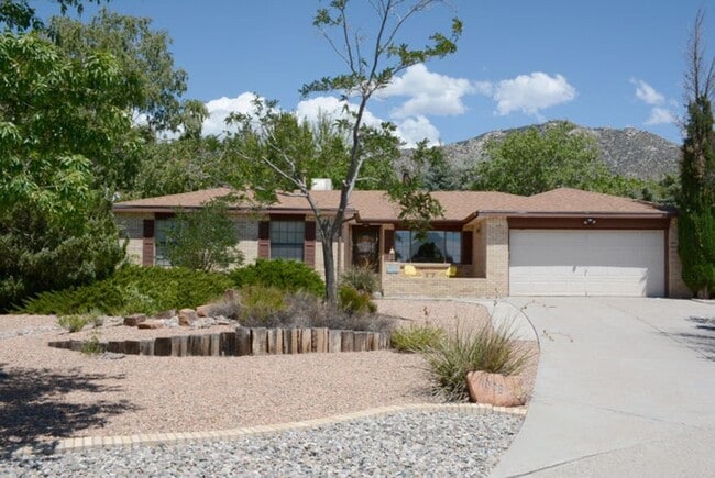 Building Photo - Foothills 3/BD 2/BA 2/CG Rental