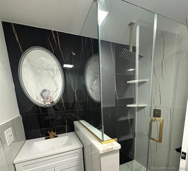 Photo - 25 N Spring St Unit 1