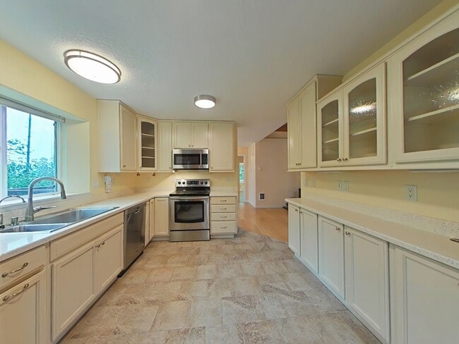 Photo - WINTER SPECIAL ~ $1475 OFF FIRST MONTH RENT