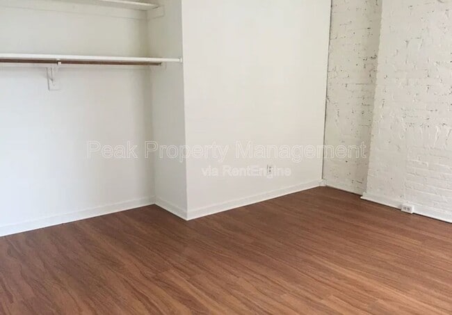 Building Photo - 308 W Broad St Unit H