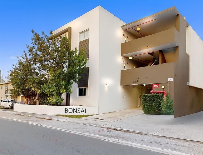 Building Photo - 519 SW 5th Ave Unit 303