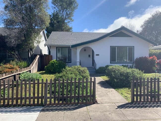 Building Photo - Memorial Hospital 2 bedroom 2 bathroom hom... Rental