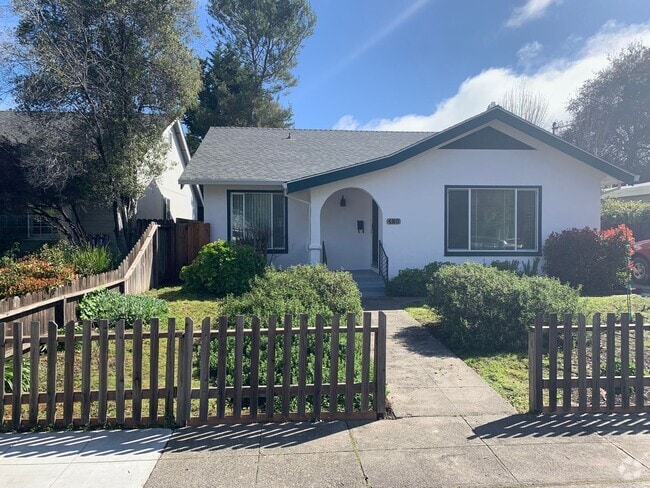 Building Photo - Memorial Hospital 2 bedroom 2 bathroom hom... Rental