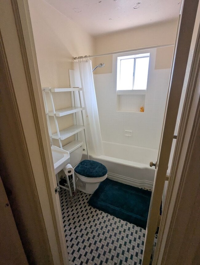 Photo - 2 bedroom 1 bath near Campus Available Now