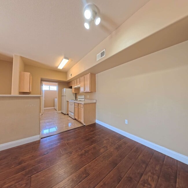 Photo - Lovely 2 Bed, 2 Bath Condo at South Gate!