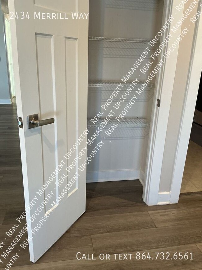 Photo - 2434 Merrill Wy