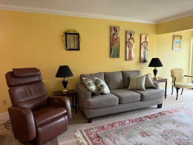 Building Photo - 1121 Cactus Terrace Unit 202