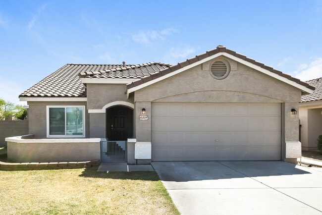 Building Photo - 10509 W Angels Ln