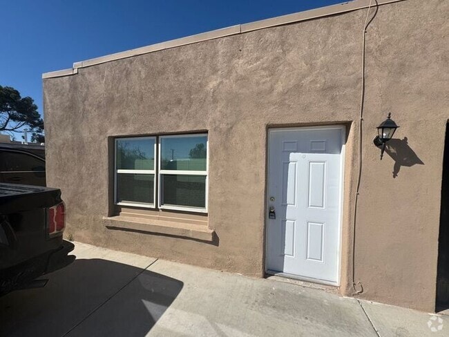 Building Photo - Charming 2 bedroom Casita with AC Rental