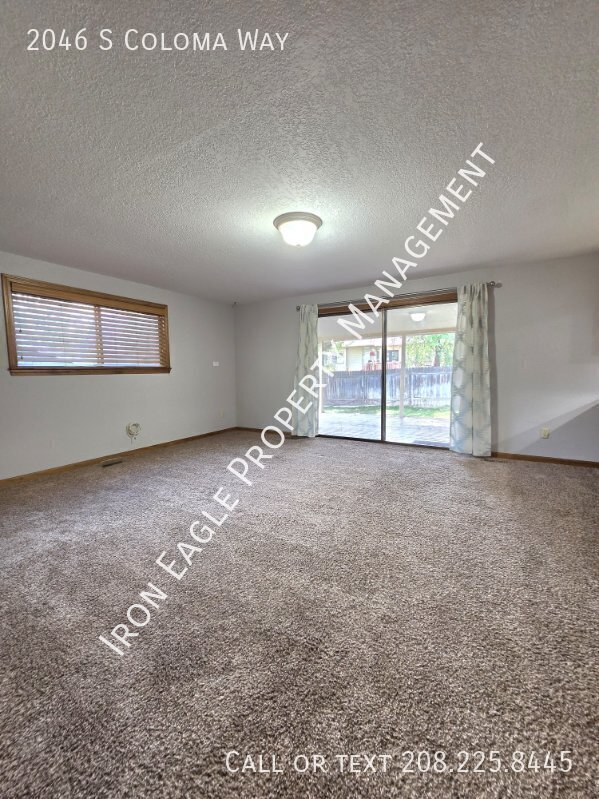 2046 S Coloma Wy