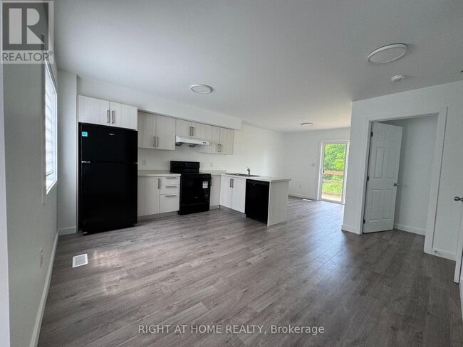 Photo - 133 HighRiver Trl