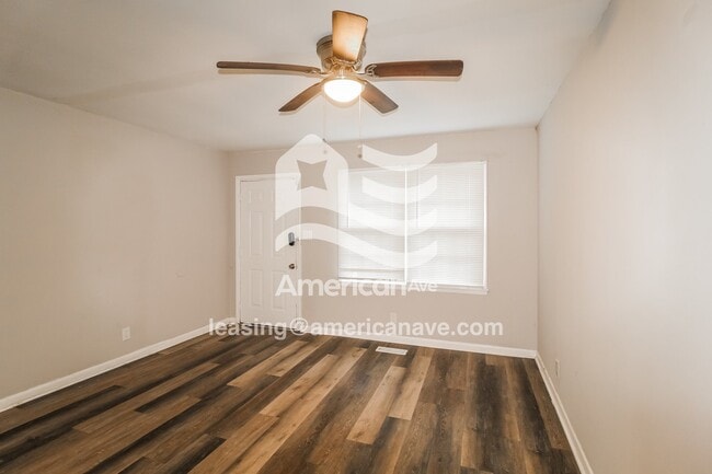 Photo - 2570 Greenleaf Dr
