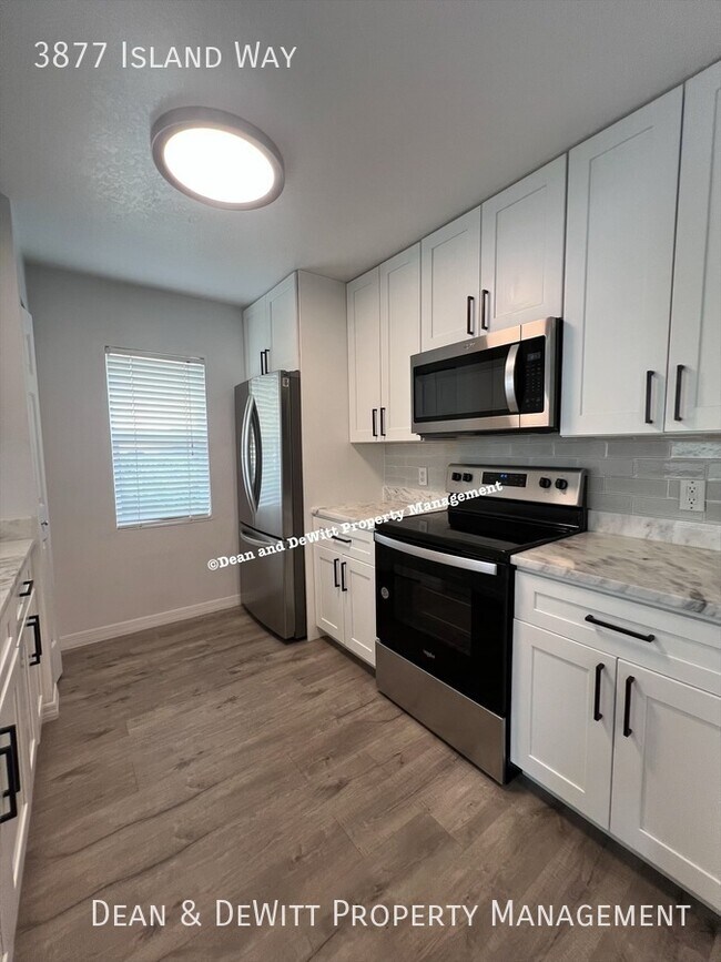 Photo - 3877 Island Way