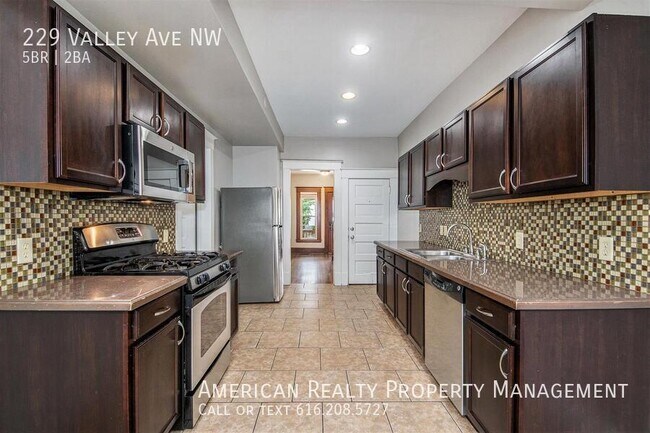 Photo - 229 Valley Ave NW