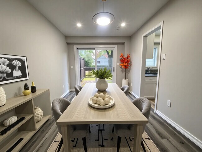 Photo - Detached Home In Stoney Creek!