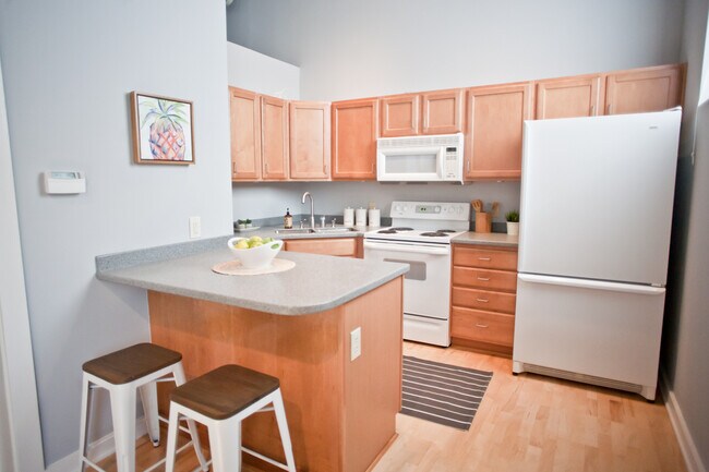 Photo - One bedroom loft in Southern Village above Weaver Street Market! Unidad 206