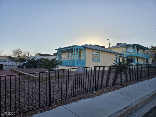 Photo - 321 N 15th St Townhome