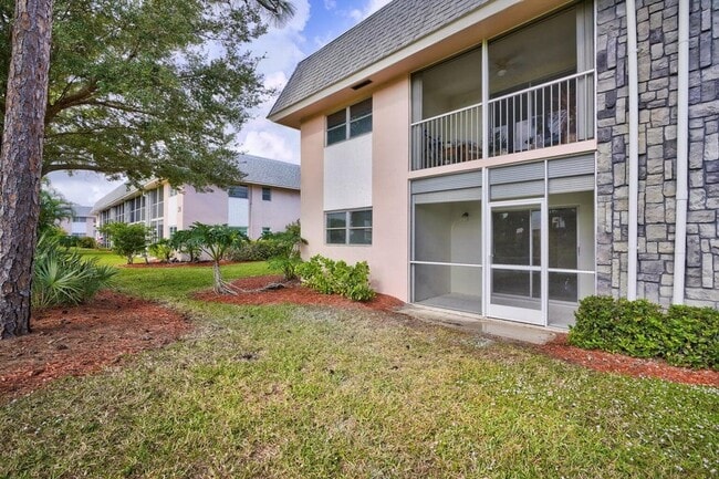 Building Photo - 18081 SE Country Club Dr