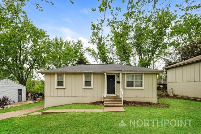 Building Photo - 3 BR/1BA | Newly Renovated Single Family Home| Gated backyard