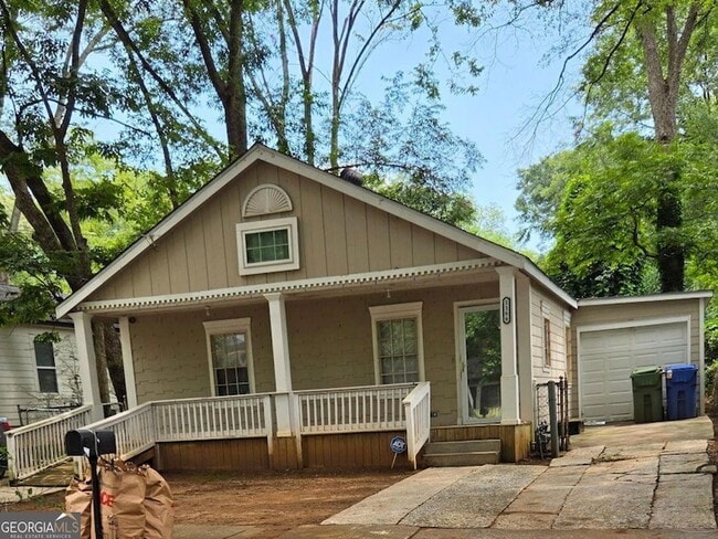 Photo - 1166 Garibaldi St SW