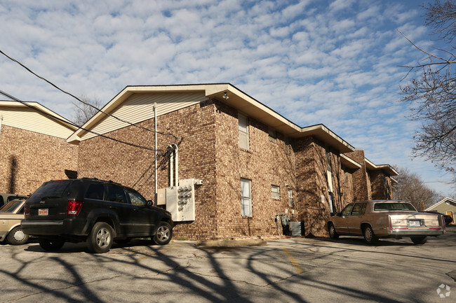 Building Photo - Oakwood Place Rental