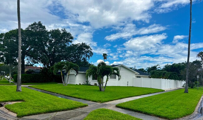 Photo - 1585 Pennsylvania Ave NE