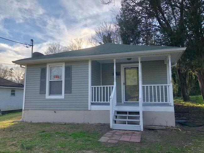 Building Photo - AVAILABLE TO SHOW!