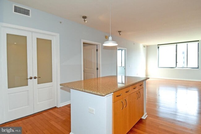 Photo - 440 L St NW Unit 712