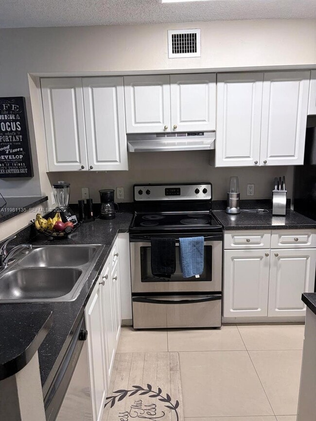 Photo - 12124 St.Andrews Pl Unidad 101