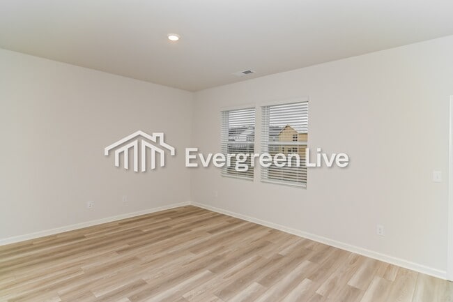 Photo - 907 Moray Ln