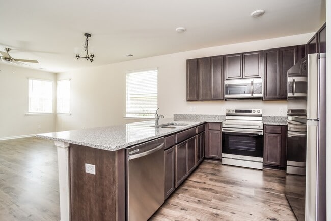 Photo - 1196 Warrens Way