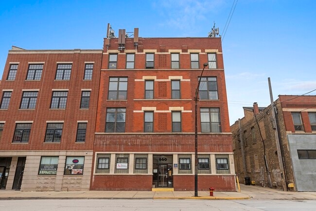 Photo - 660 W Grand Ave Unit # 02W
