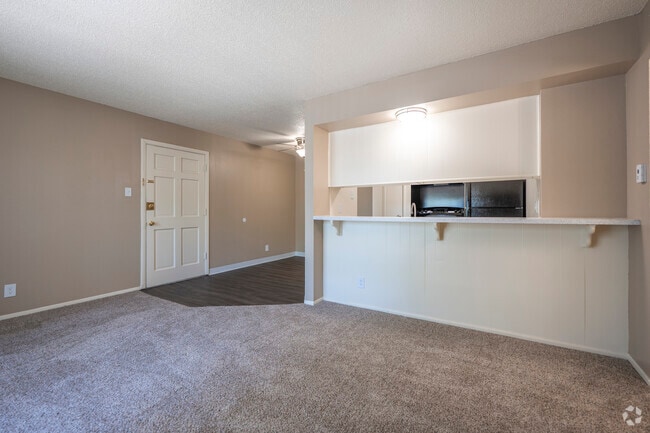 1BR, 1BA - 640SF - Living Room