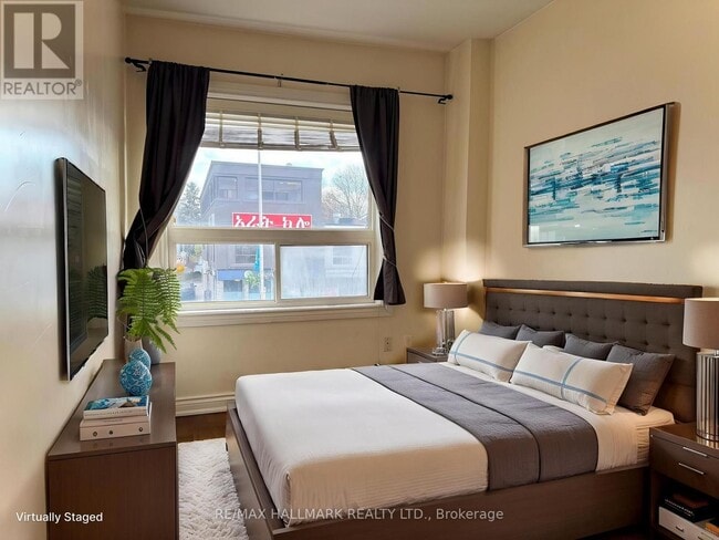 Photo - 2038 Danforth Ave