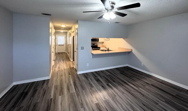 Photo - 852 Dunwoody Pl